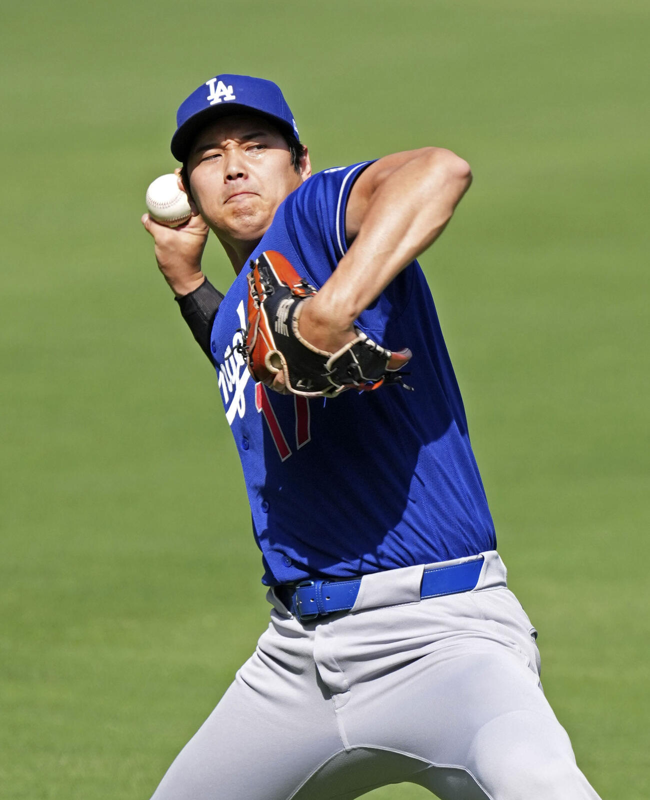 キャッチボールするドジャース・大谷＝サンディエゴ（共同）