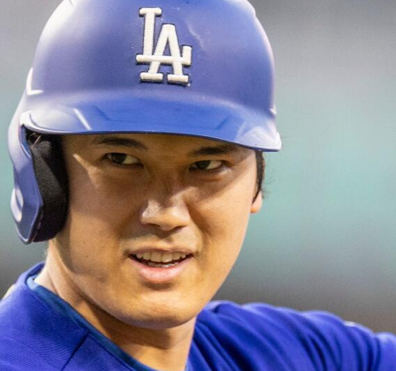 パドレス戦の4回、四球で出塁したドジャース大谷翔平（AP）