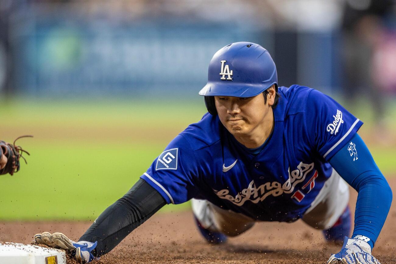 パドレス戦4回、二盗失敗するドジャース大谷翔平（AP）