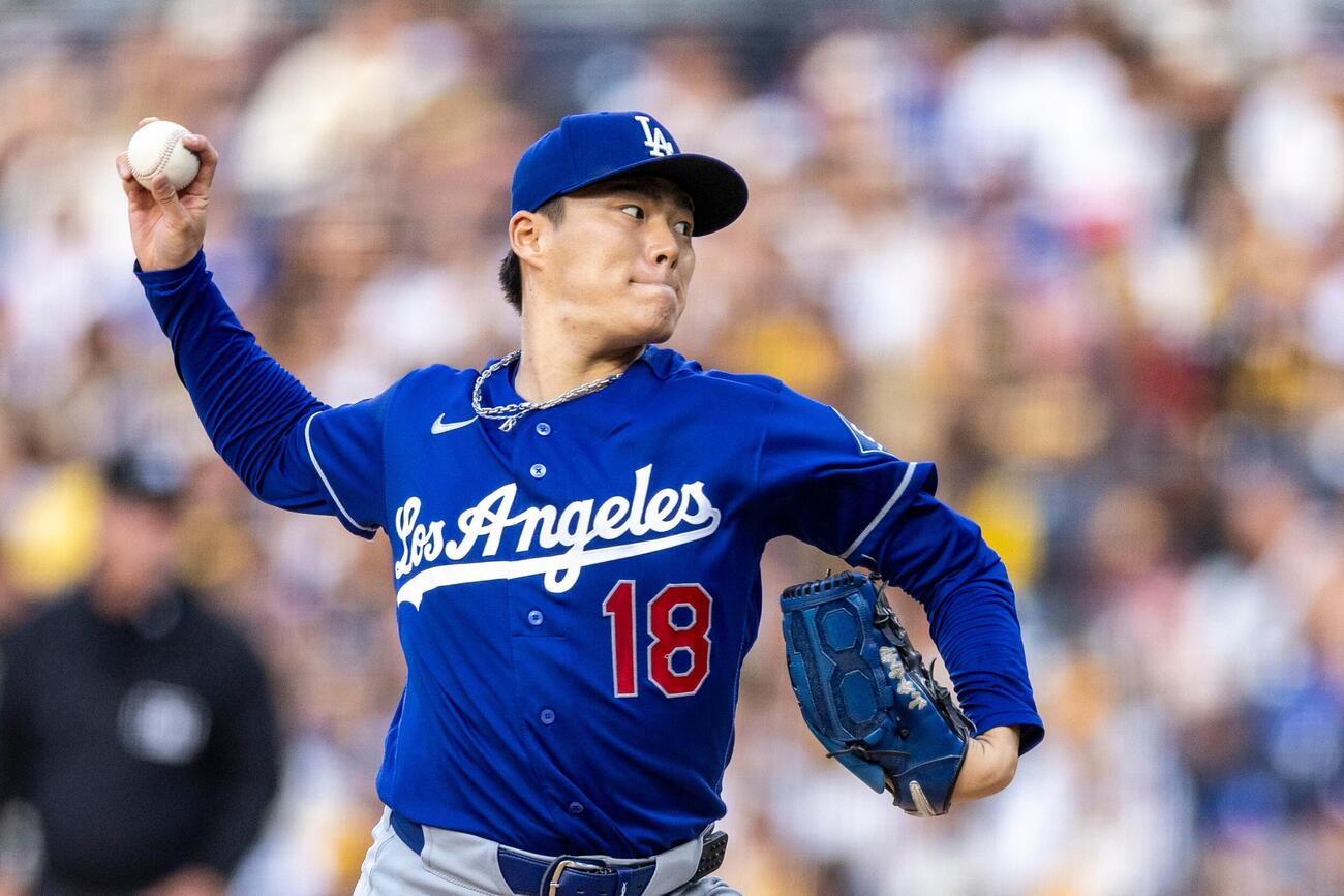 パドレス戦で力投するドジャース山本由伸（AP）