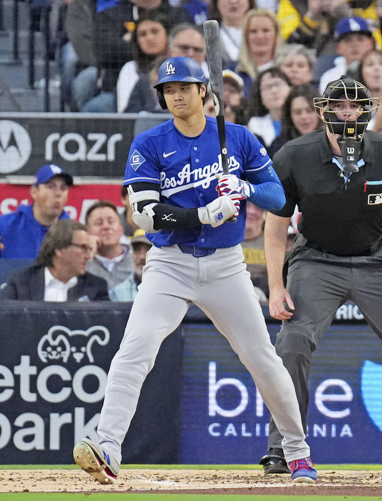 パドレス戦の4回、四球を選んだドジャース大谷（共同）