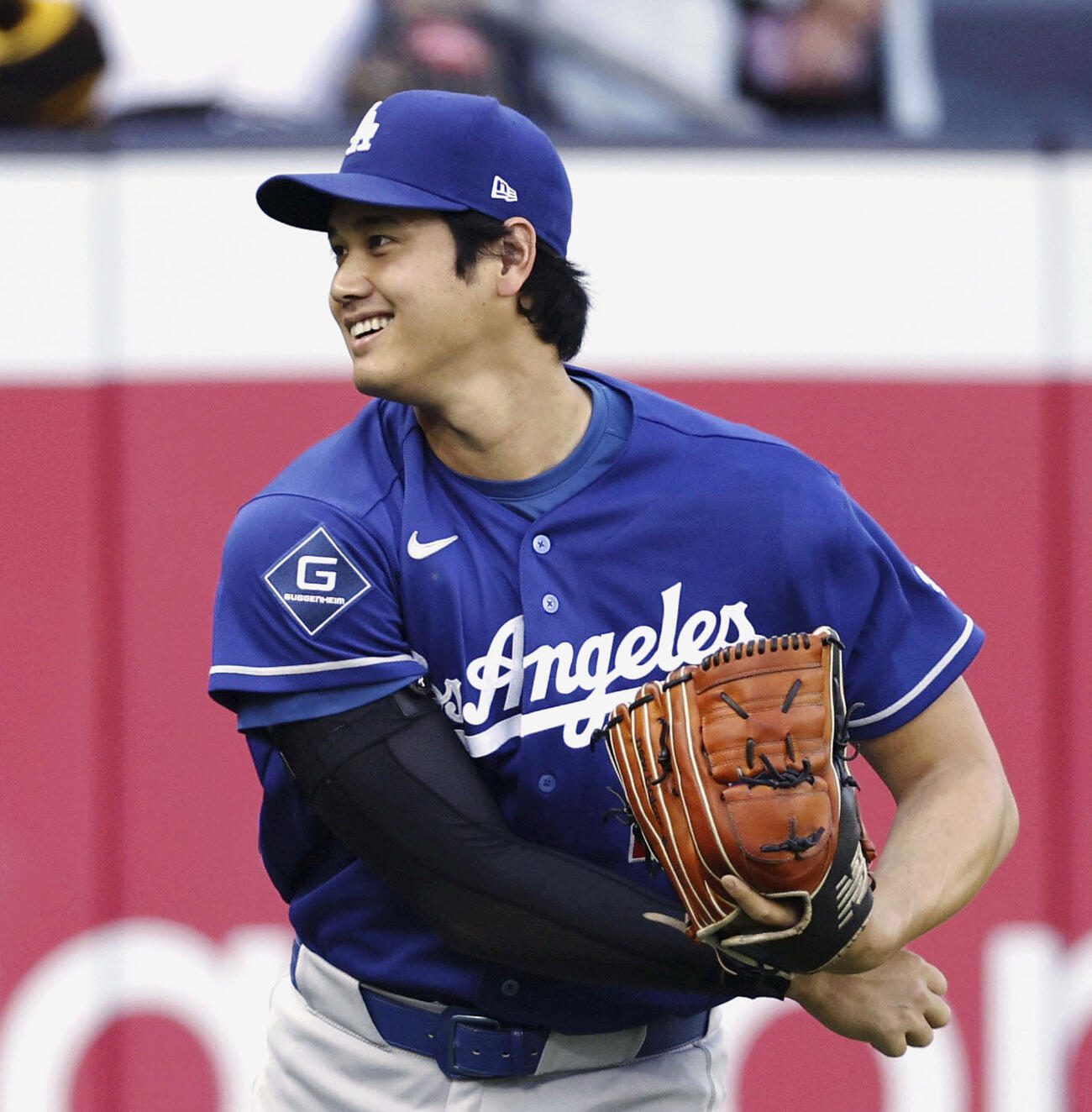調整するドジャース大谷（共同）
