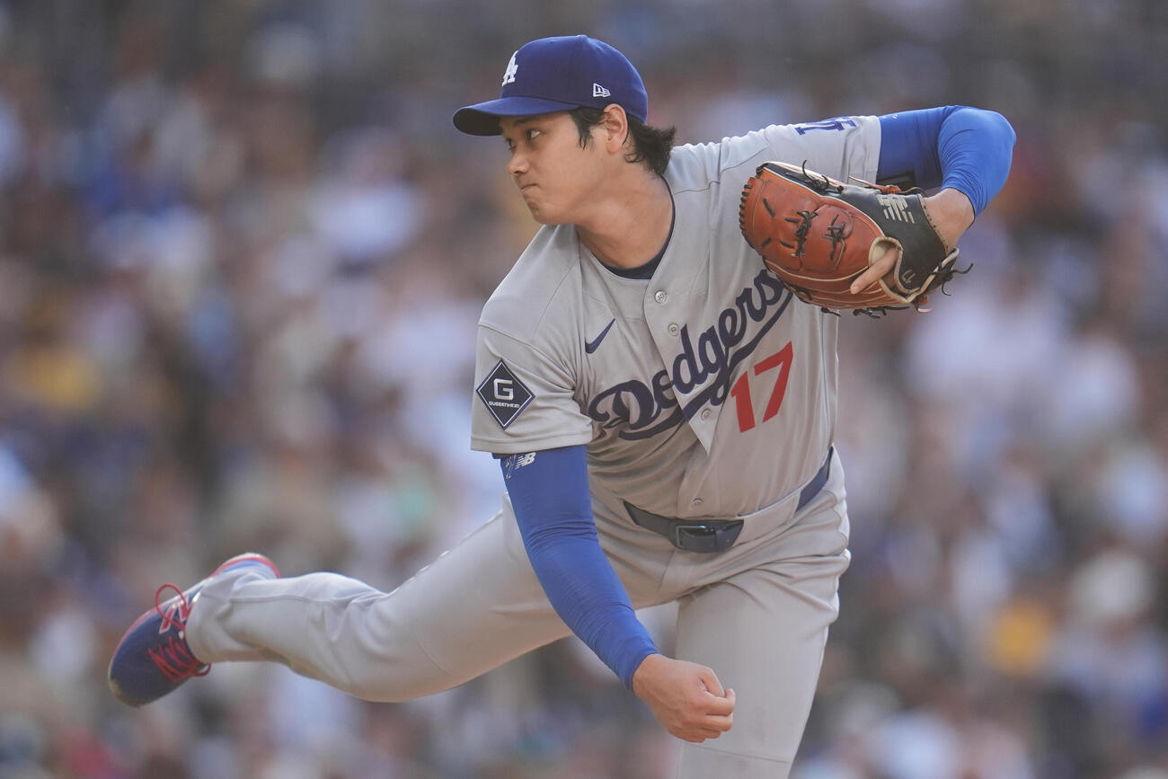 パドレス戦で力投するドジャース大谷翔平（AP）