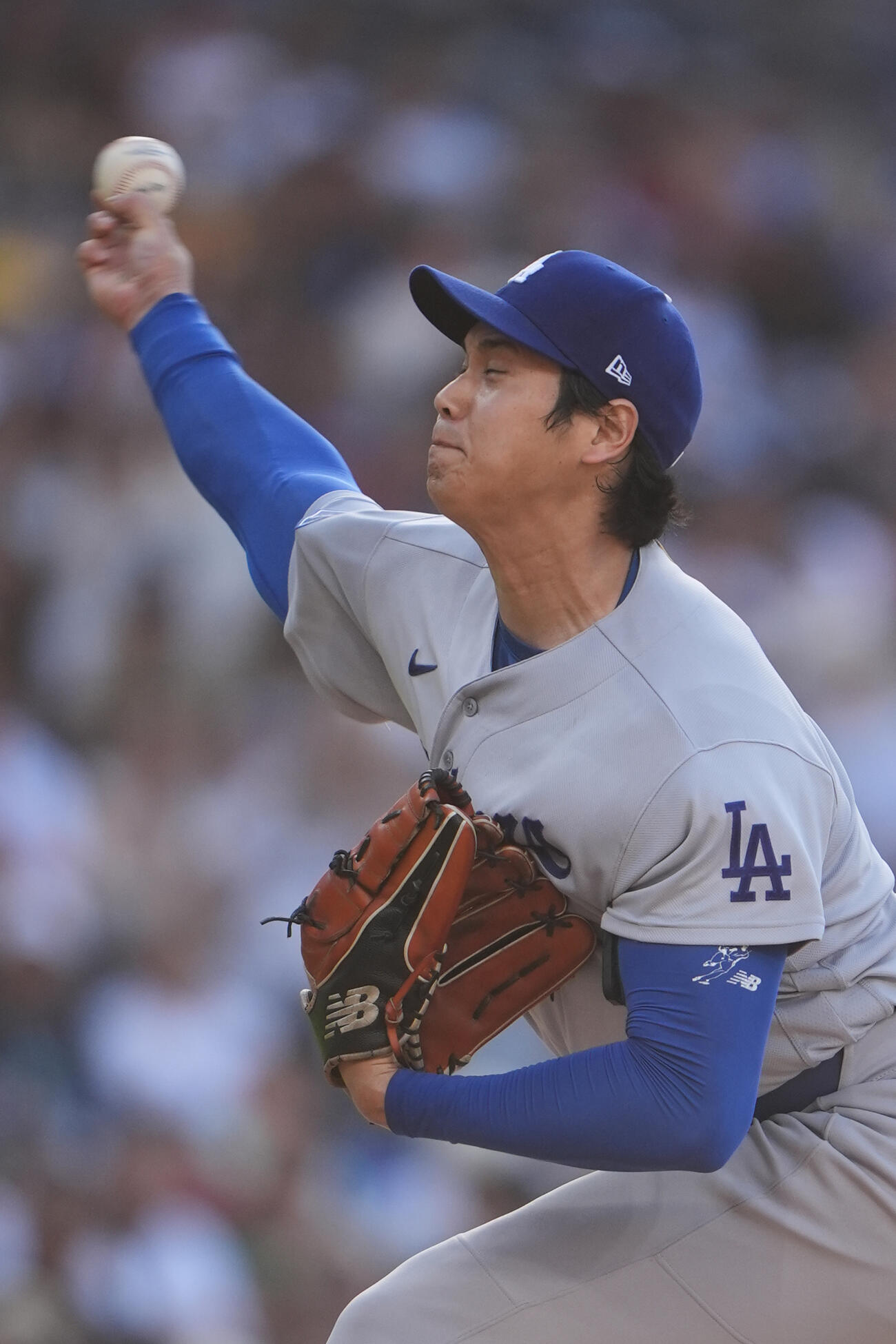 パドレス戦で力投するドジャース大谷翔平（AP）