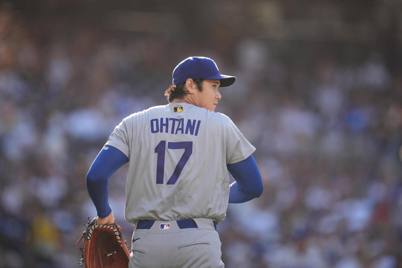 パドレス戦で力投するドジャース大谷翔平（AP）