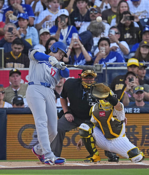 大谷翔平、約1カ月ぶりの“リアル二刀流”は今季8号先頭打者弾＆5回無