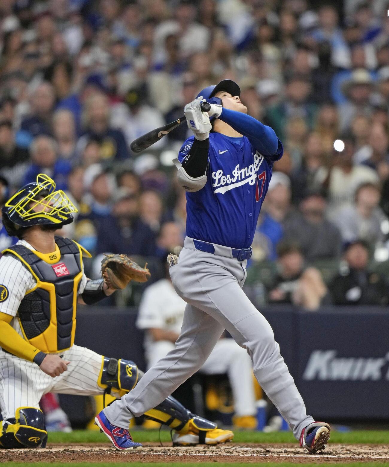 ブルワーズ戦の3回、二飛に倒れるドジャース大谷（共同）