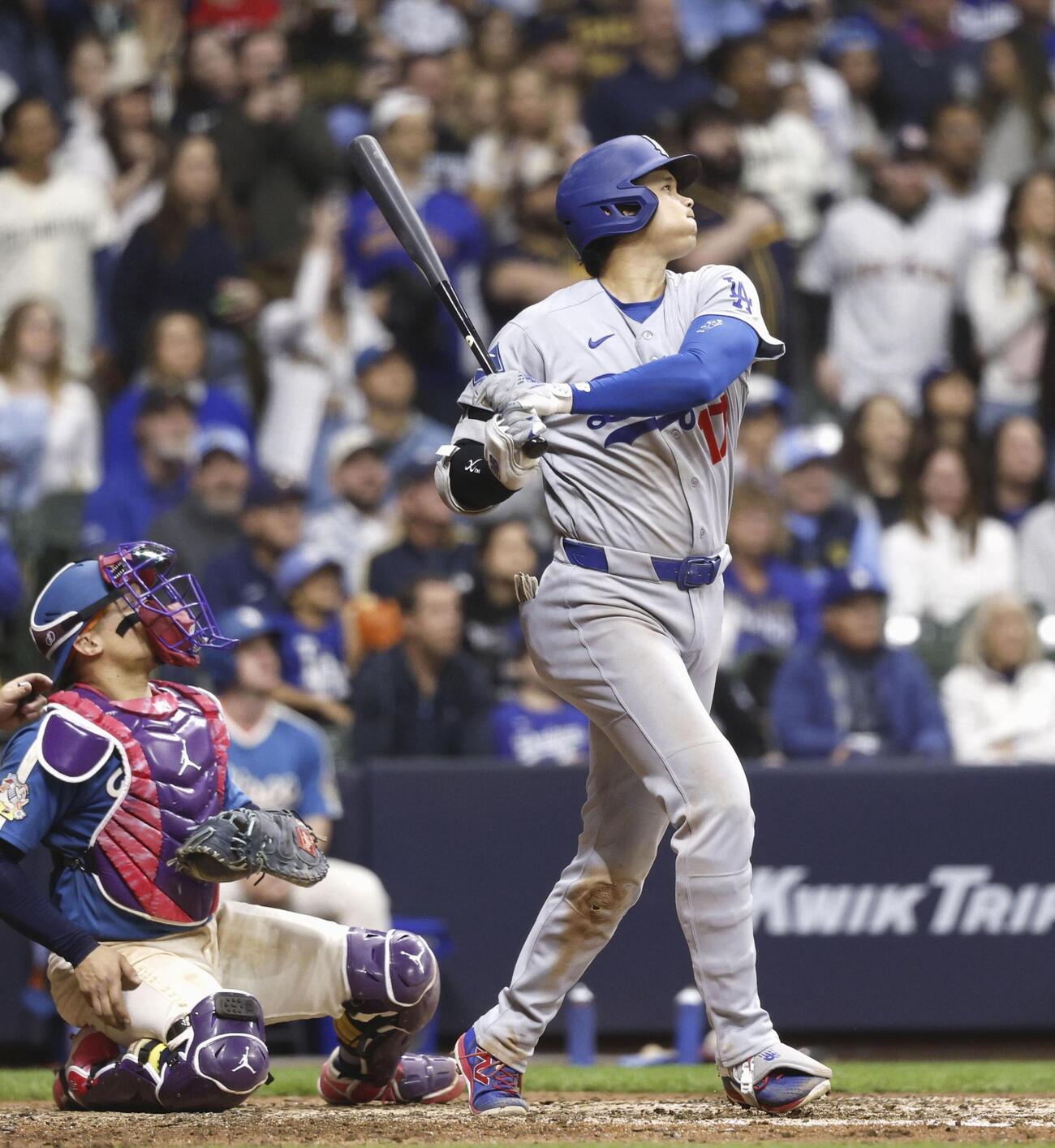 ブルワーズ戦の9回、左飛に倒れるドジャース・大谷＝ミルウォーキー（共同）