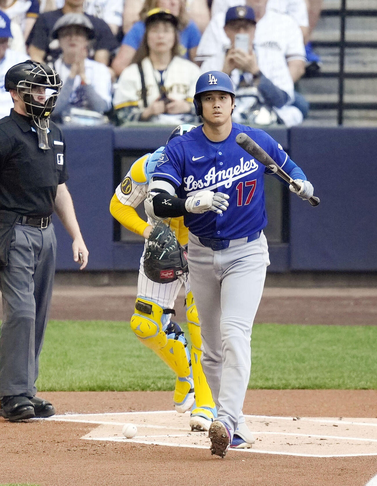 ブルワーズ戦の1回、四球を選んだドジャース・大谷＝ミルウォーキー（共同）