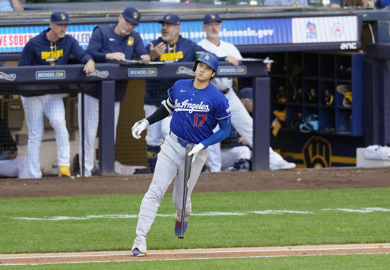 ブルワーズ戦の6回、左飛に倒れたドジャース・大谷＝ミルウォーキー（共同）