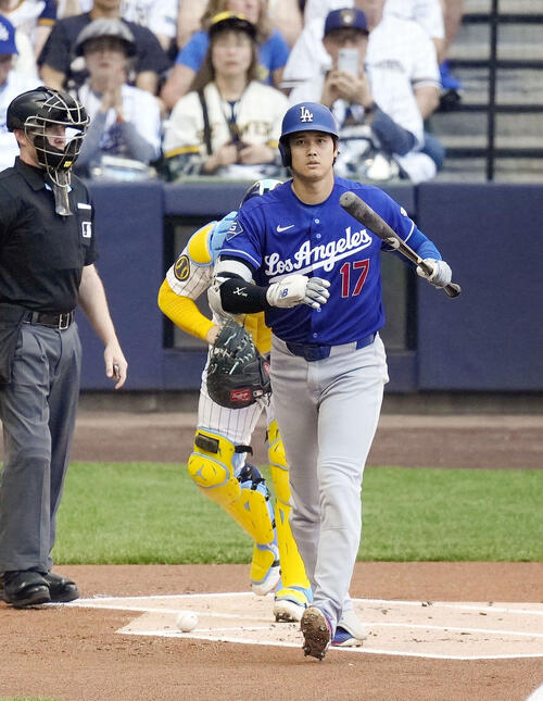 ブルワーズ戦の1回、四球を選んだドジャース・大谷＝ミルウォーキー（共同）