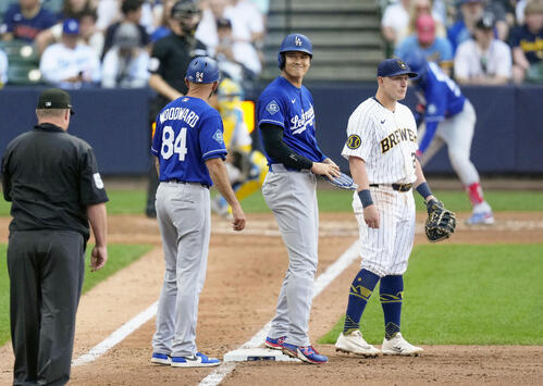 ブルワーズ戦の9回、四球を選んだドジャース・大谷＝ミルウォーキー（共同）