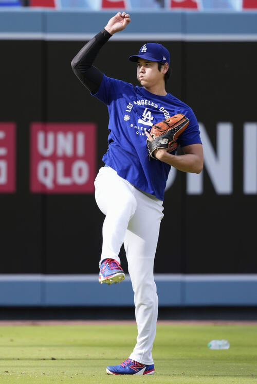 調整するドジャース・大谷=ロサンゼルス(共同)