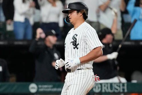 7回、20号ソロを放ち生還するホワイトソックス村上(AP)