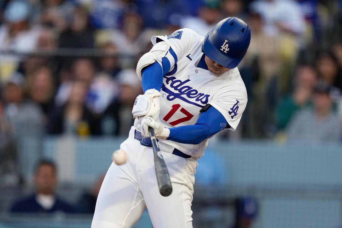 1回、9号を放つドジャース大谷(AP)