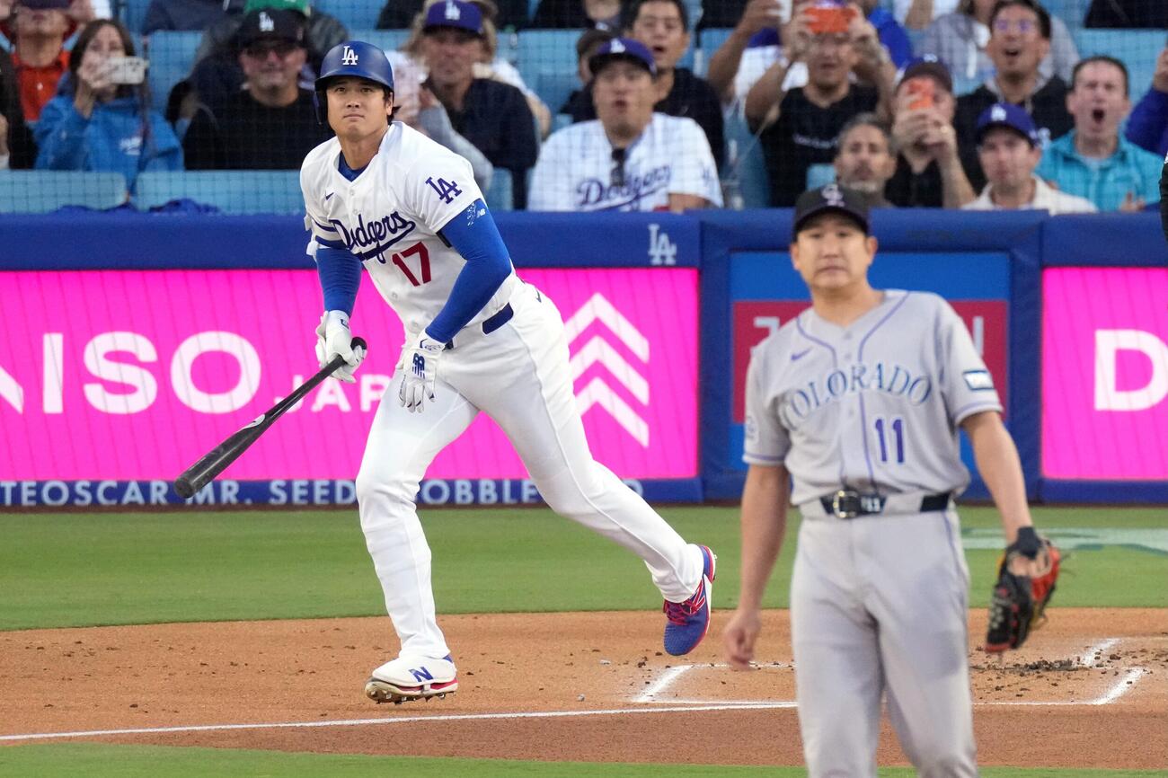 ロッキーズ戦で菅野智之から先頭打者ホームランを打ったドジャース大谷翔平（AP）