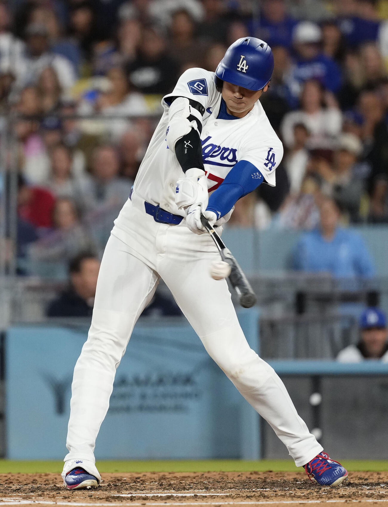フィリーズ戦の5回、中前打を放つドジャース大谷（共同）