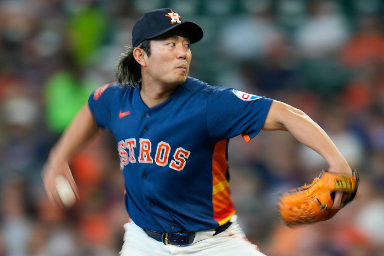 ブルワーズ戦で力投するアストロズ今井達也（AP）