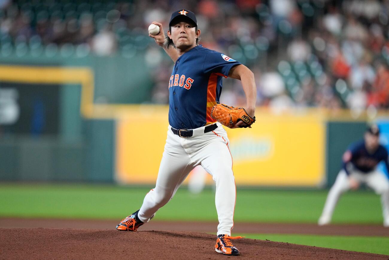 ブルワーズ戦で力投するアストロズ今井達也（AP）