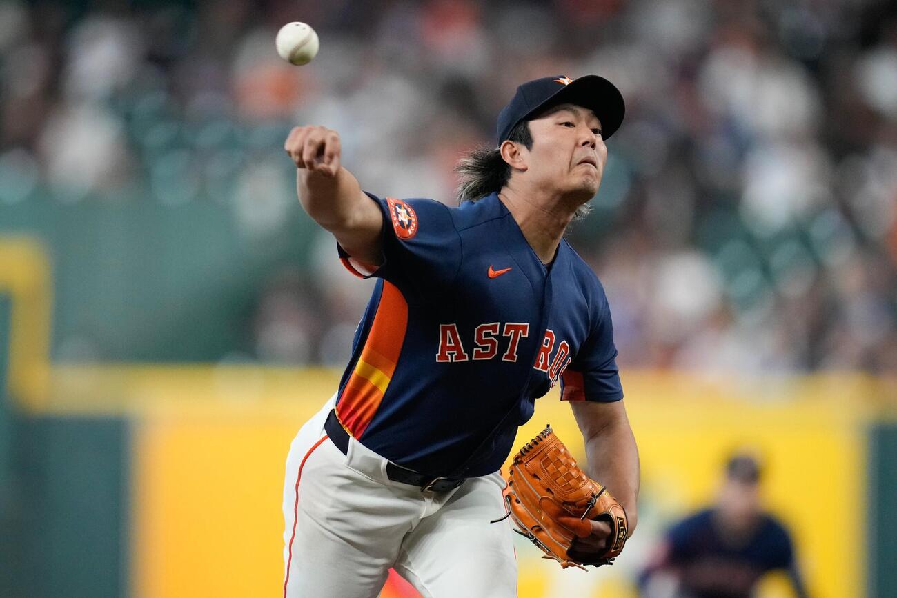 ブルワーズ戦で力投するアストロズ今井達也（AP）