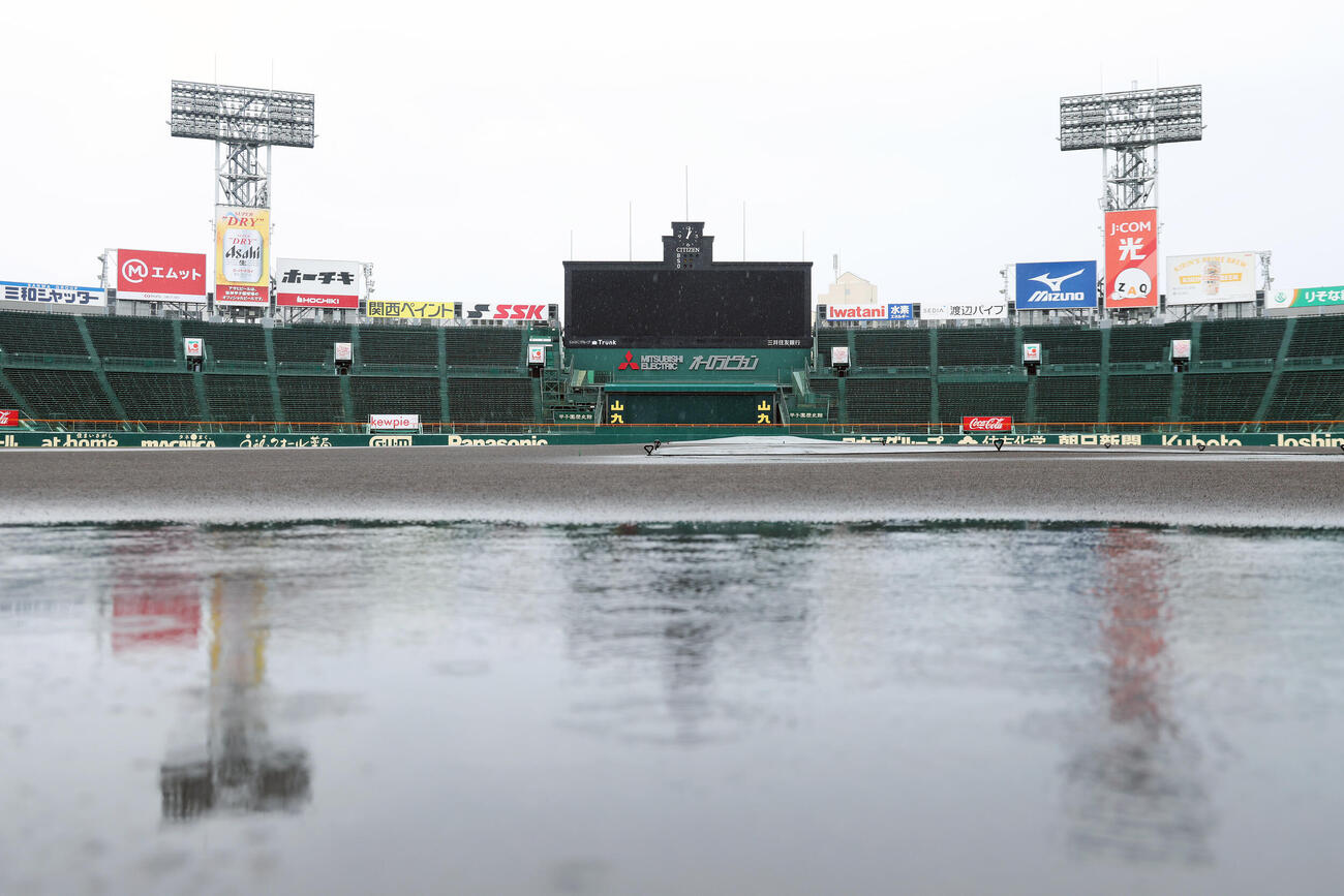 台風接近の影響で試合中止が発表された甲子園球場（撮影・前田充）＝2026年6月2日