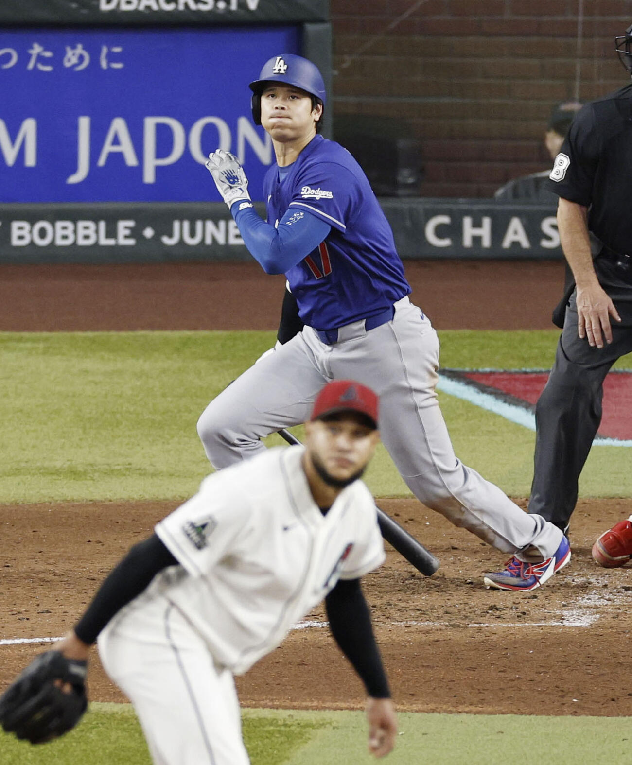 ダイヤモンドバックス戦の5回、中前打を放つドジャース大谷（共同）
