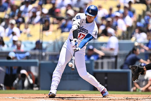 1回、中飛に倒れたドジャース大谷(ロイター)