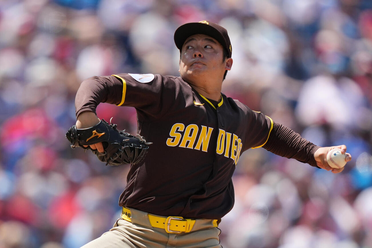 フィリーズ戦で力投するパドレス松井裕樹(AP)