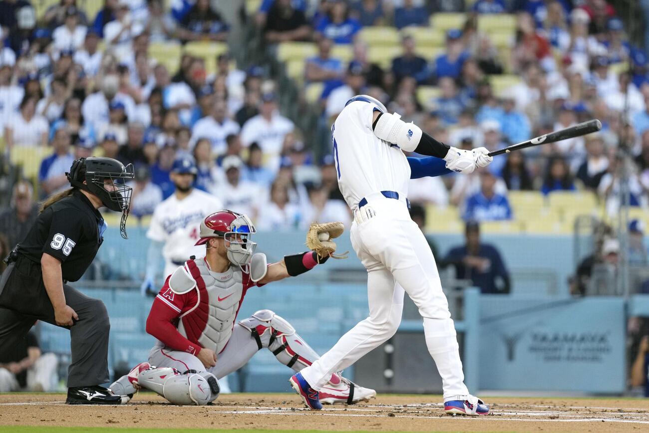 エンゼルス戦の1回、空振り三振に倒れるドジャース・大谷＝ロサンゼルス（共同）