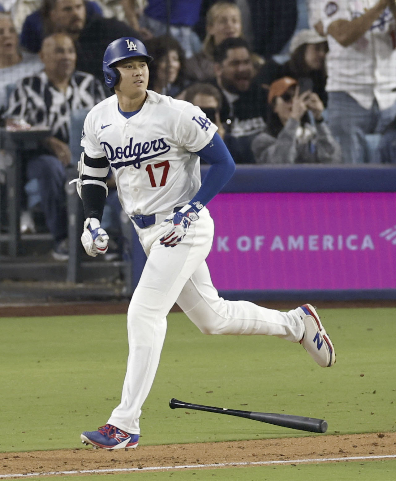 エンゼルス戦の8回、左飛に倒れたドジャース・大谷＝ロサンゼルス（共同）