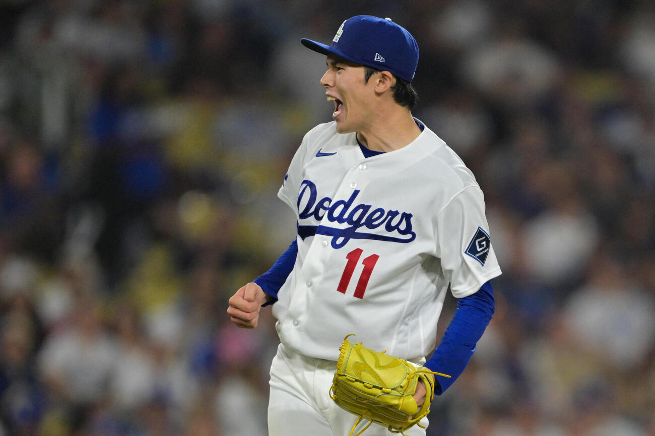 5回に三振を奪い、雄たけびを上げるドジャース佐々木朗希（ロイター）