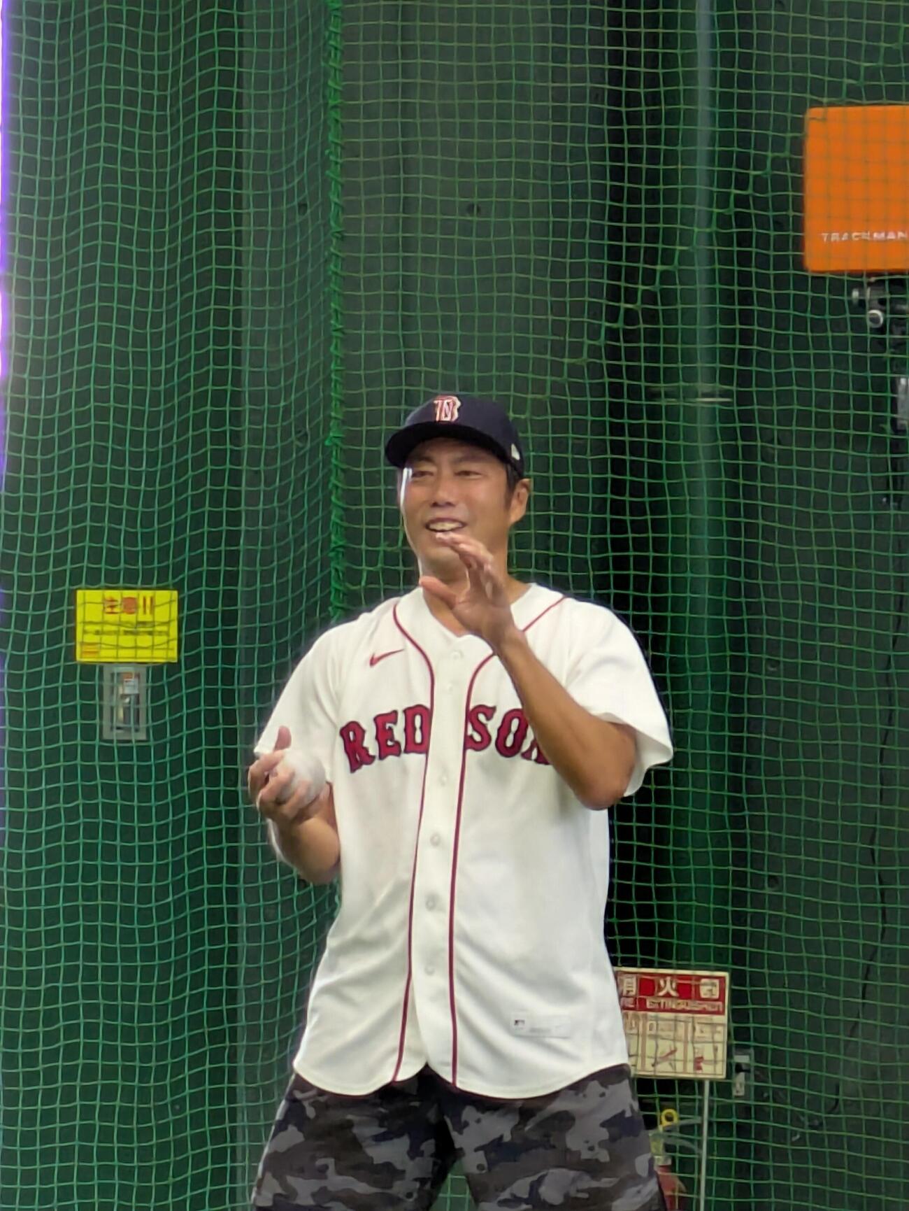 野球教室を行う上原浩治氏