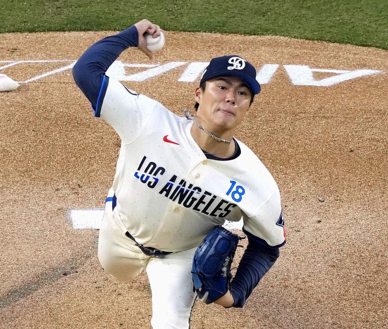 エンゼルス戦に先発し、8回1失点で6勝目を挙げたドジャース・山本＝ロサンゼルス（共同）