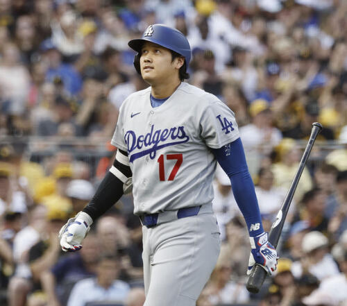 パイレーツ戦の3回、空振り三振に倒れたドジャース大谷(共同)