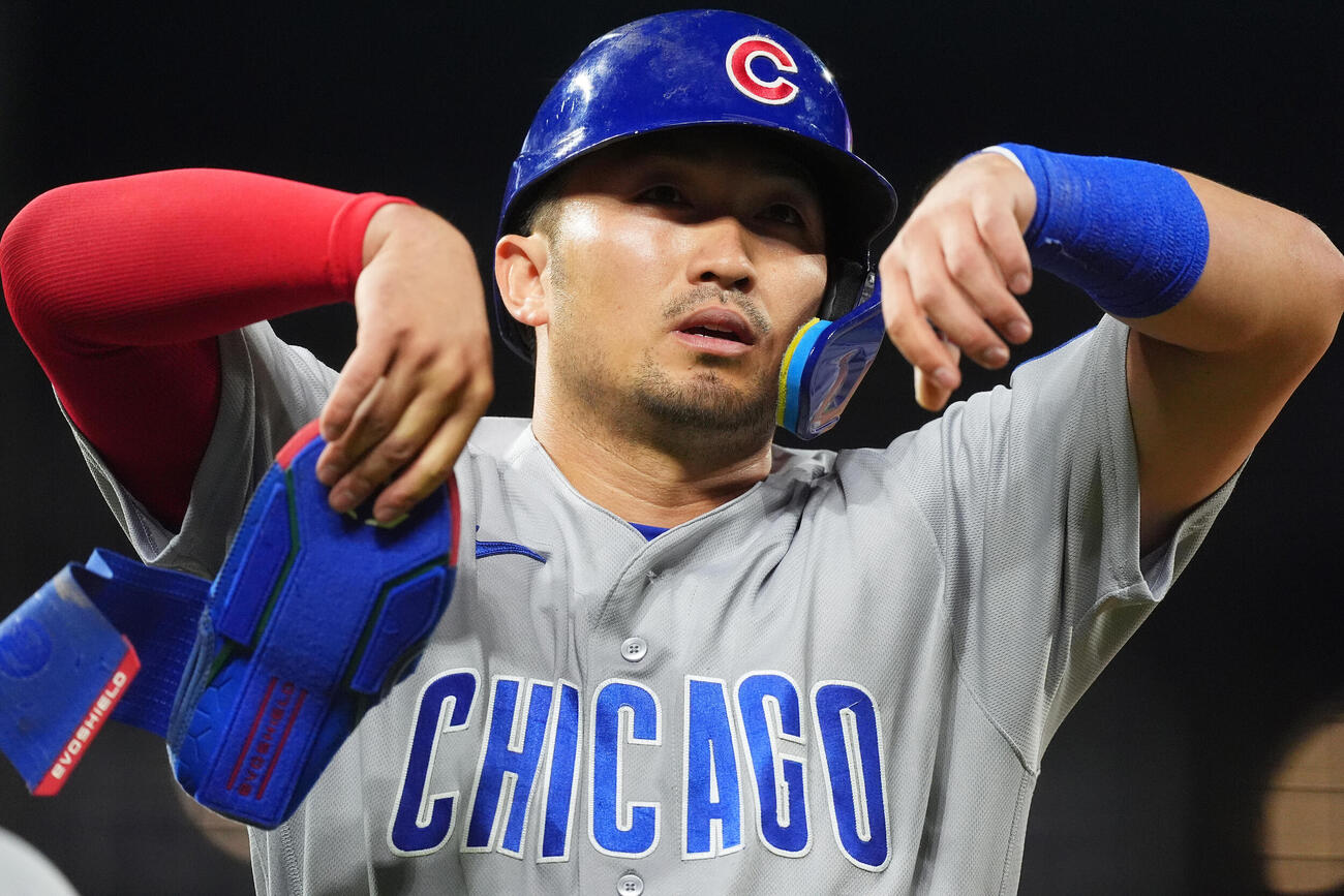 ロッキーズ戦の8回、内野安打を放ったカブス鈴木誠也（AP）