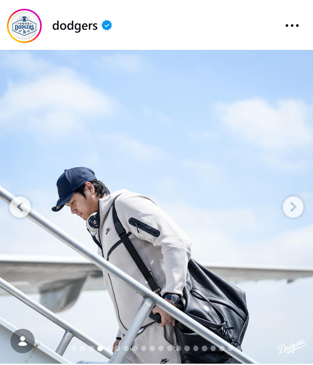 飛行機に乗り込む大谷（ドジャースのインスタグラムから）