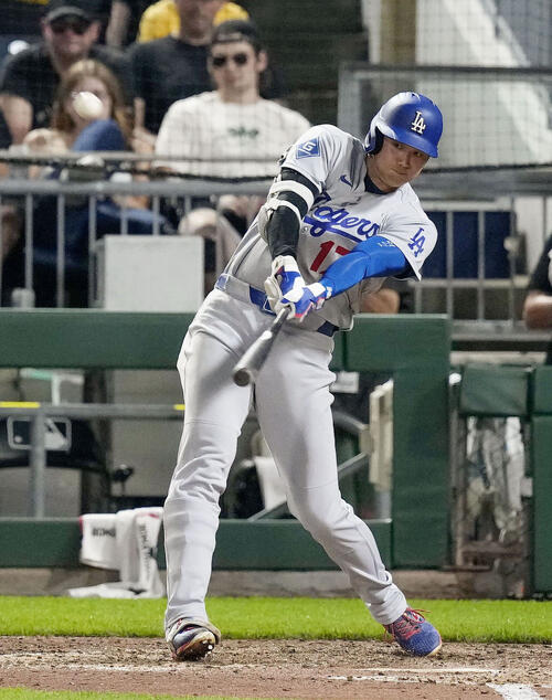 ドジャース大谷翔平9回の第5打席で12号本塁打 二刀流出場で投げては
