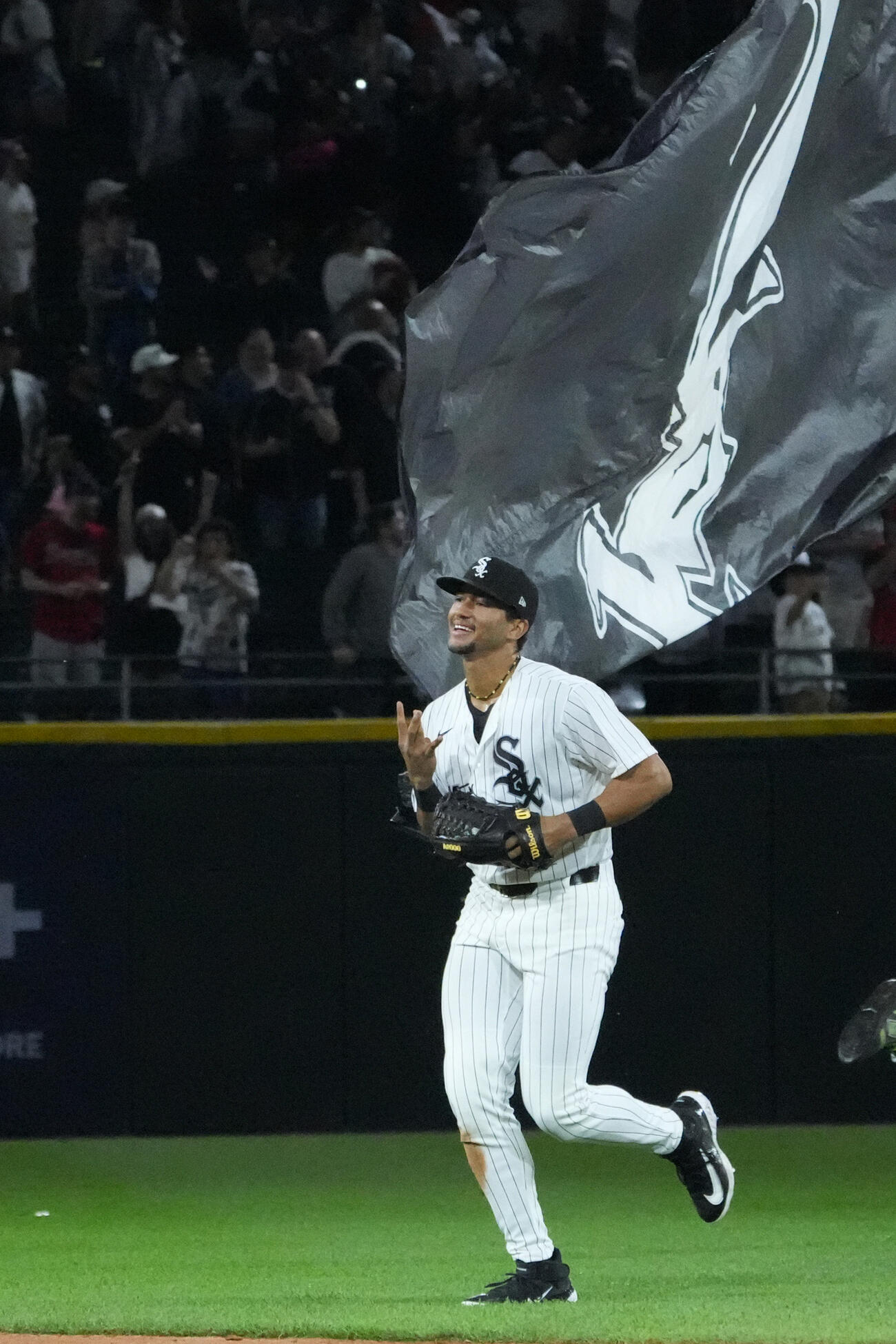 ブレーブス戦で勝利し、喜ぶホワイトソックス・モンゴメリー（AP）