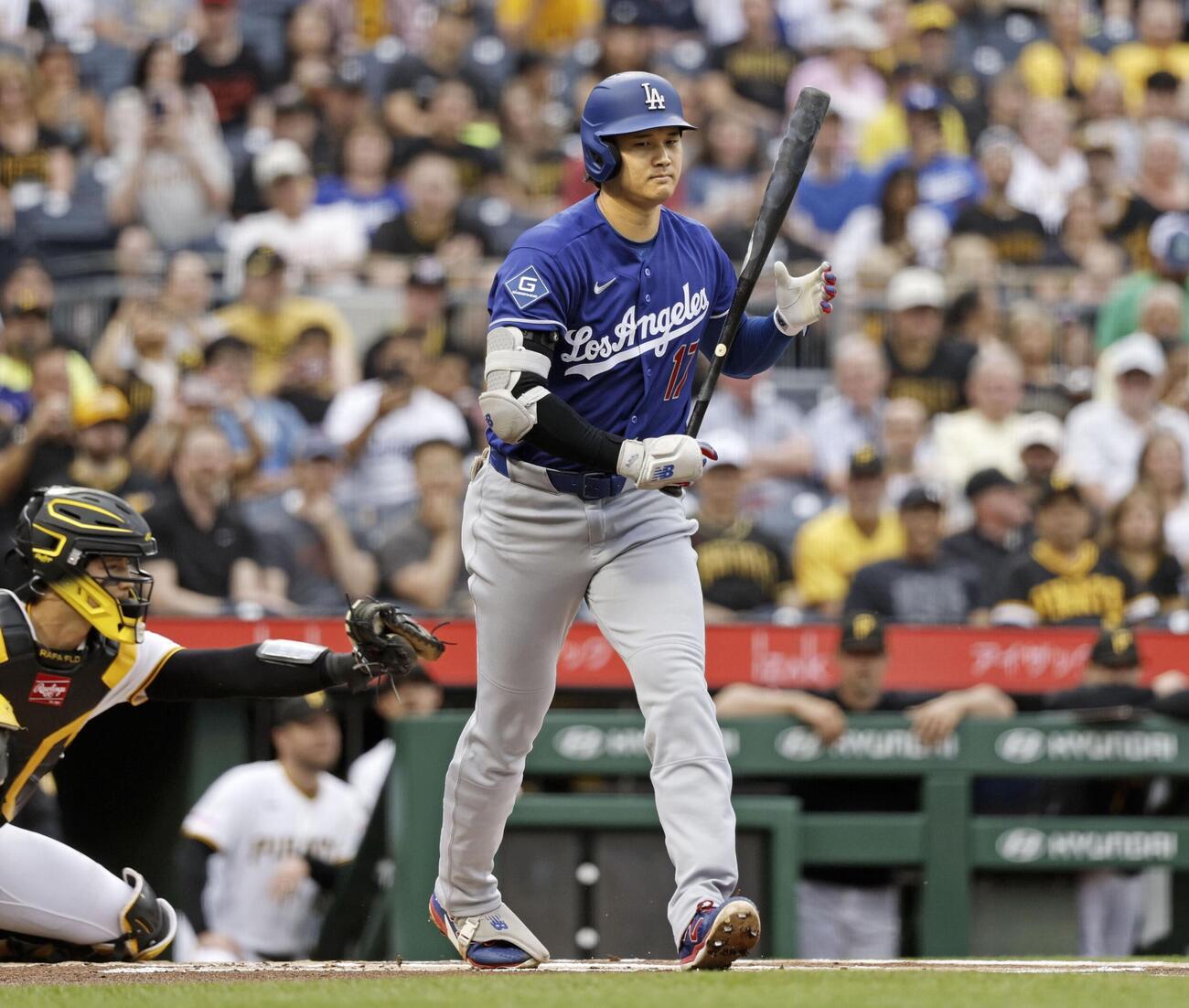 パイレーツ戦の1回、四球を選んだドジャース・大谷＝ピッツバーグ（共同）