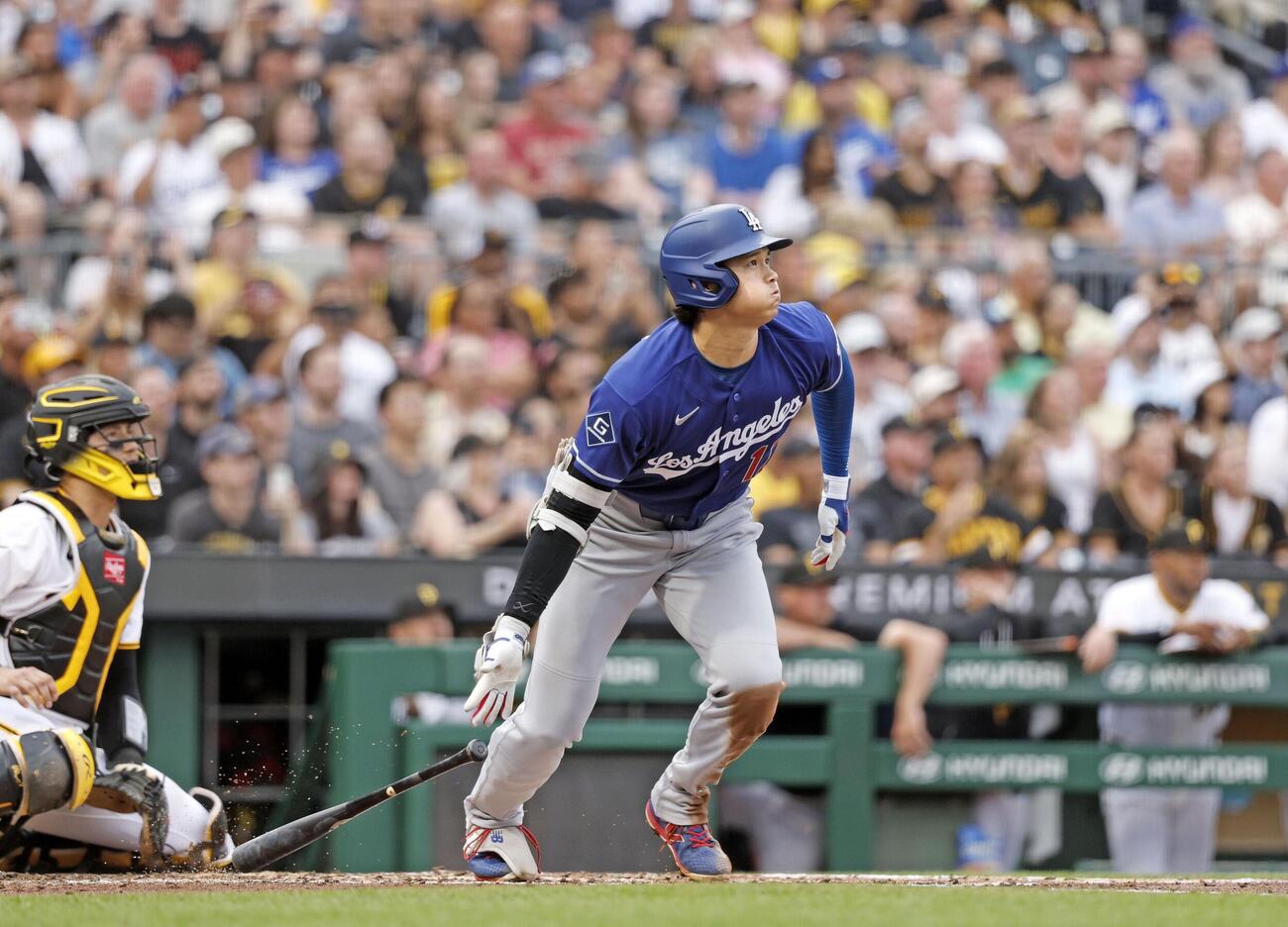 パイレーツ戦の3回、先制の13号ソロを放ったドジャース・大谷＝ピッツバーグ（共同）