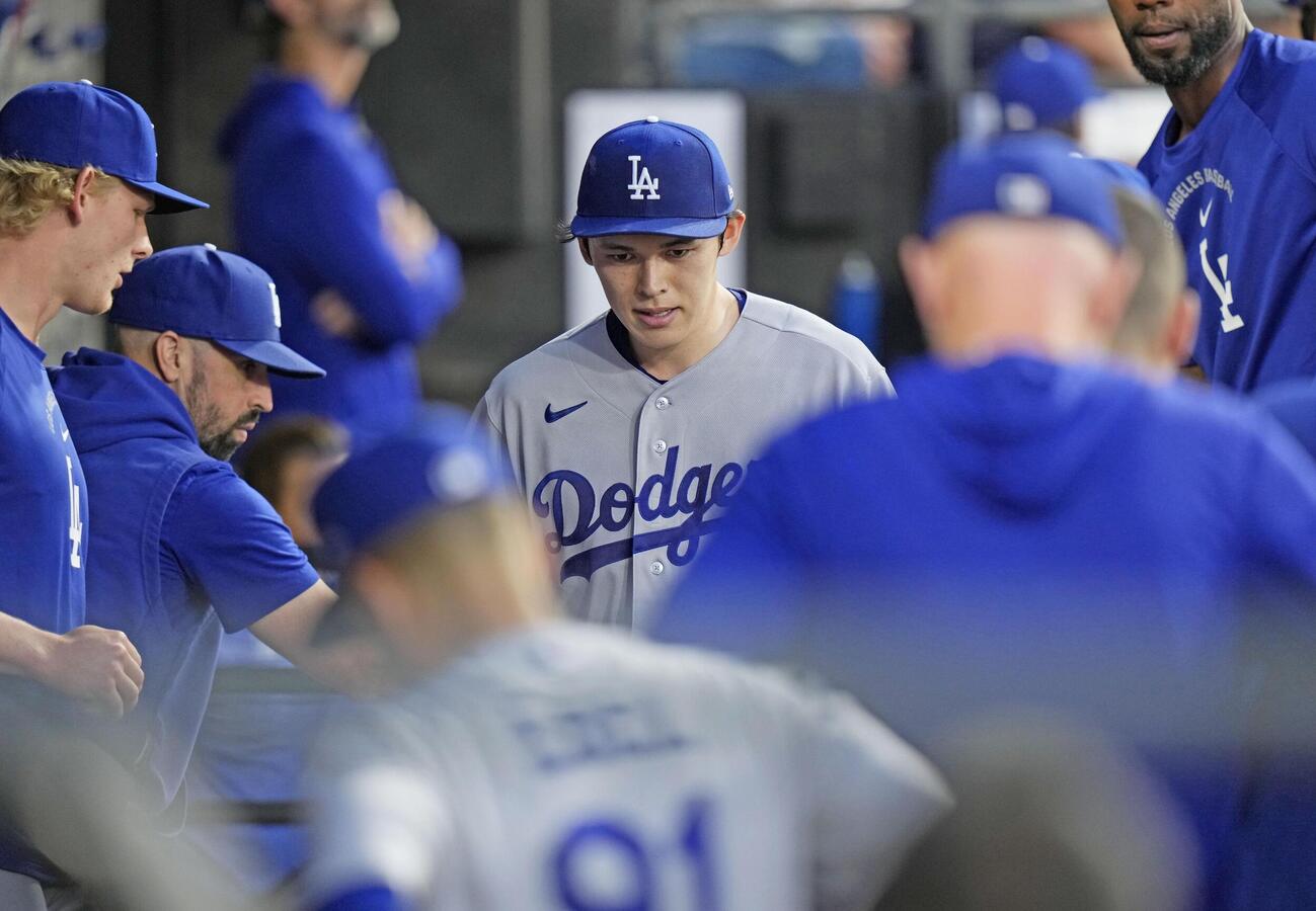 ホワイトソックス戦の5回途中で降板したドジャース・佐々木＝シカゴ（共同）