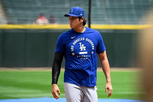 試合前のドジャース大谷(AP)