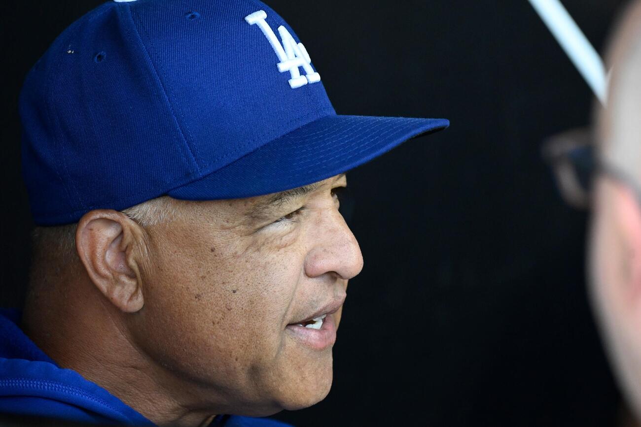 試合前のドジャース・ロバーツ監督（AP）