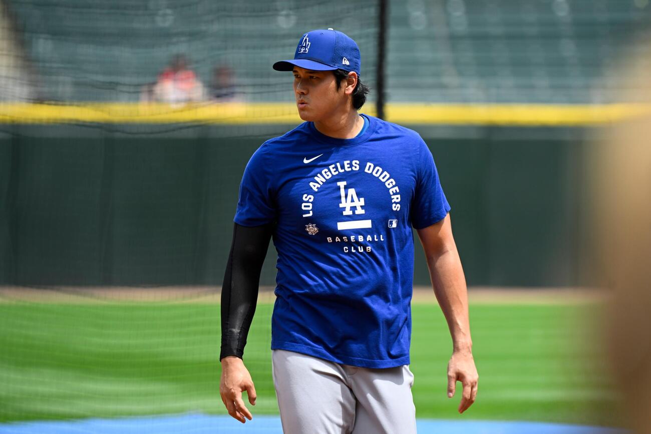 試合前のドジャース大谷（AP）