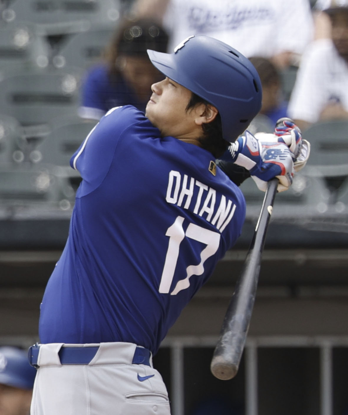 ホワイトソックス戦の1回、14号となる先頭打者本塁打を放つドジャース・大谷＝シカゴ（共同）