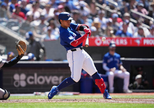 動画】岡本和真2戦連発15号、弾丸ライナーで左翼席へ - MLBライブ