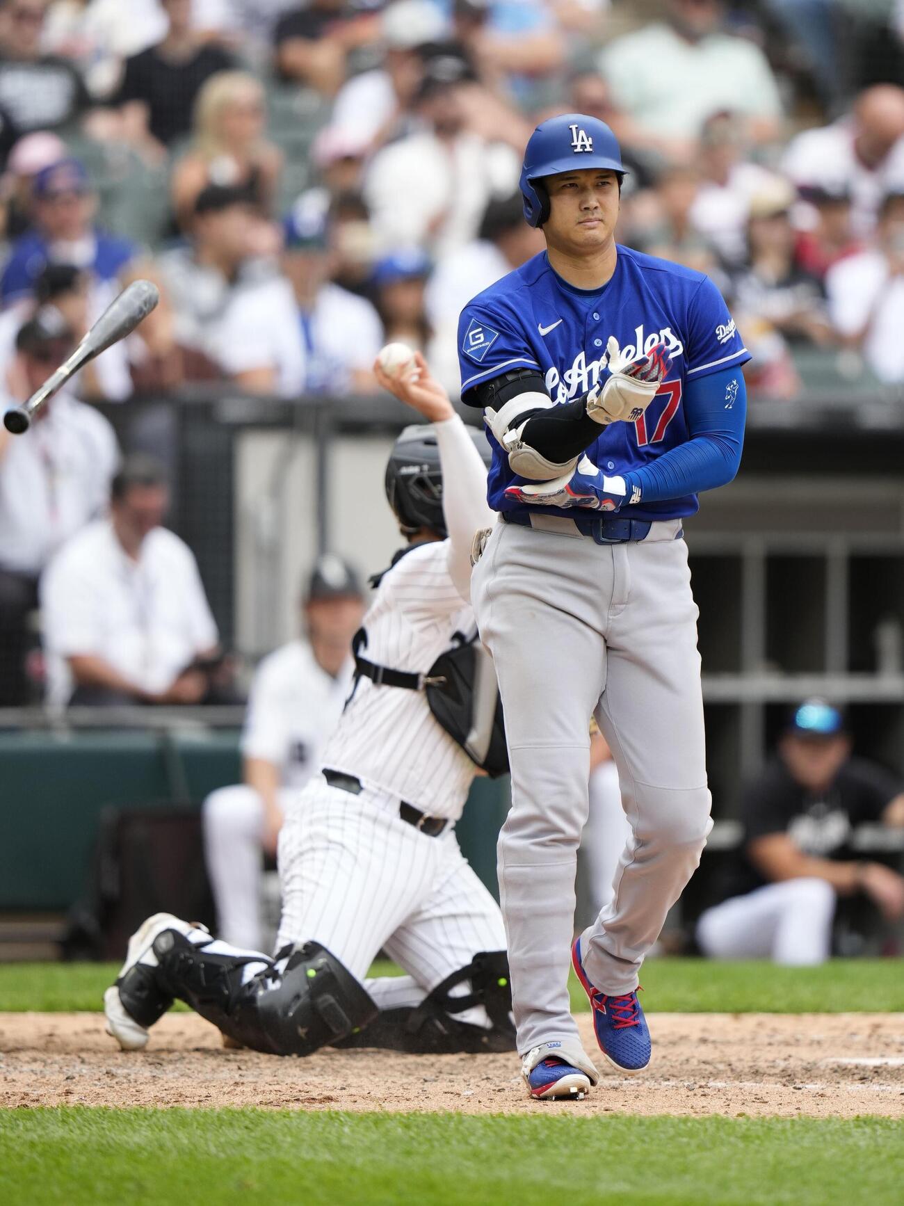 ホワイトソックス戦の9回、四球を選んだドジャース・大谷＝シカゴ（共同）