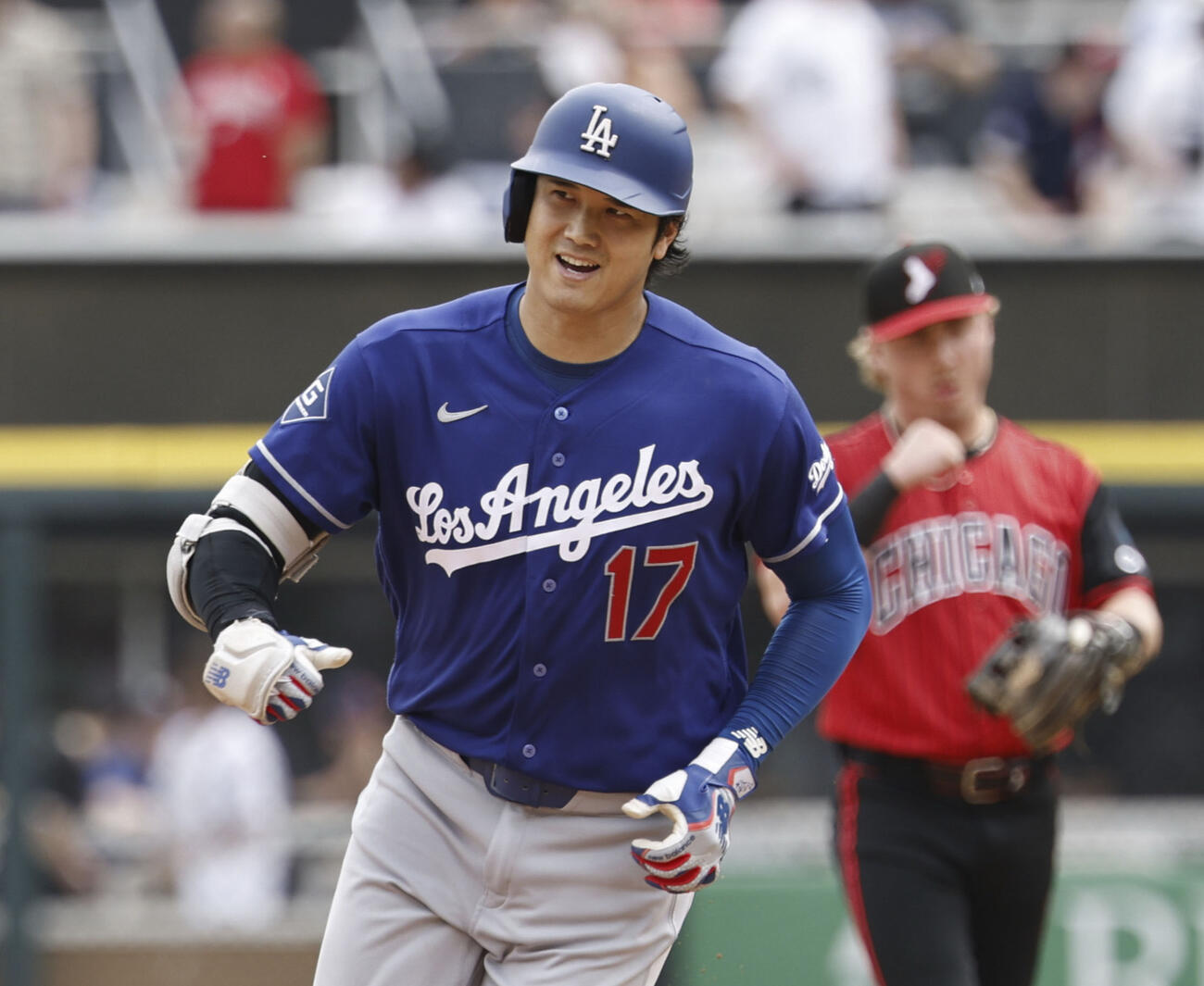 ホワイトソックス戦の1回、14号となる先頭打者本塁打を放ち塁を回るドジャース・大谷＝シカゴ（共同）