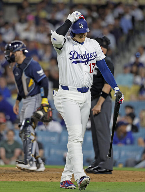 レイズ戦の7回、見逃し三振に倒れたドジャース大谷(共同)