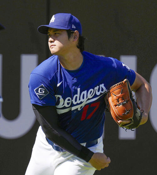 調整するドジャース・大谷=ロサンゼルス(共同)